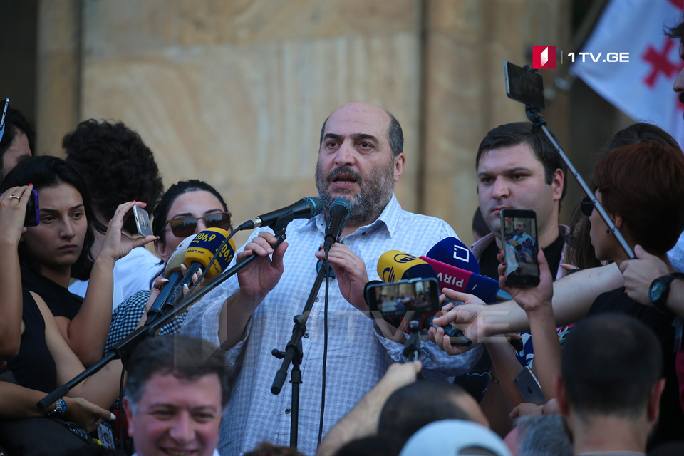 Участники митинга в Тбилиси планируют сегодня вечером провести шествие к резиденции Иванишвили