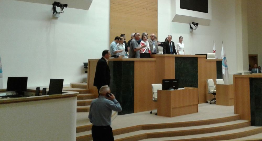 В Тбилиси оппозиция сорвала заседание Ассамблеи православия
