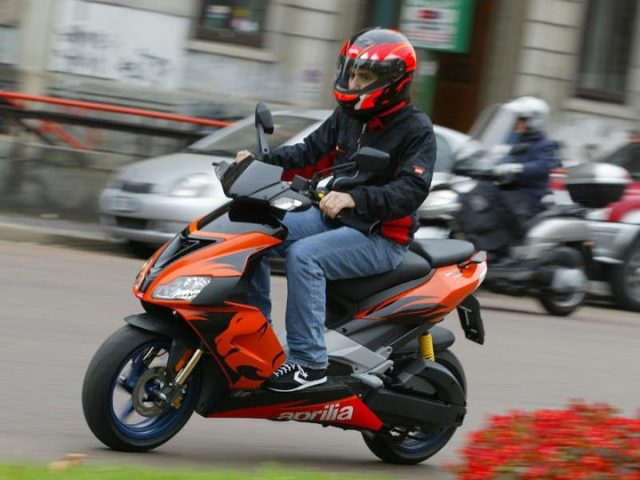 В Грузии владельцам мопедов и квадроциклов придется сдавать на права категории AM и B1