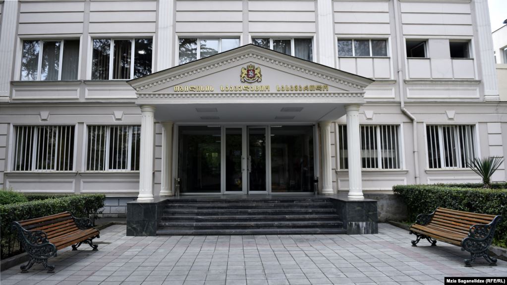 Cуд изменил меру пресечения обвиняемым в смерти председателя окружной комиссии