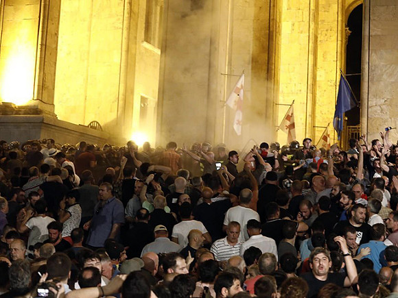 Премьер-министр Грузии обвинил "Единое национальное движение" в беспорядках во время акции протеста