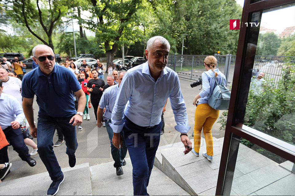 Учредители «ТВС Банк» Мамука Хазарадзе и Бадри Джапаридзе вызваны в прокуратуру для предъявлен