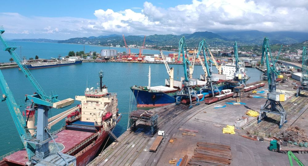 В Батумском порту приостановлено строительство терминала