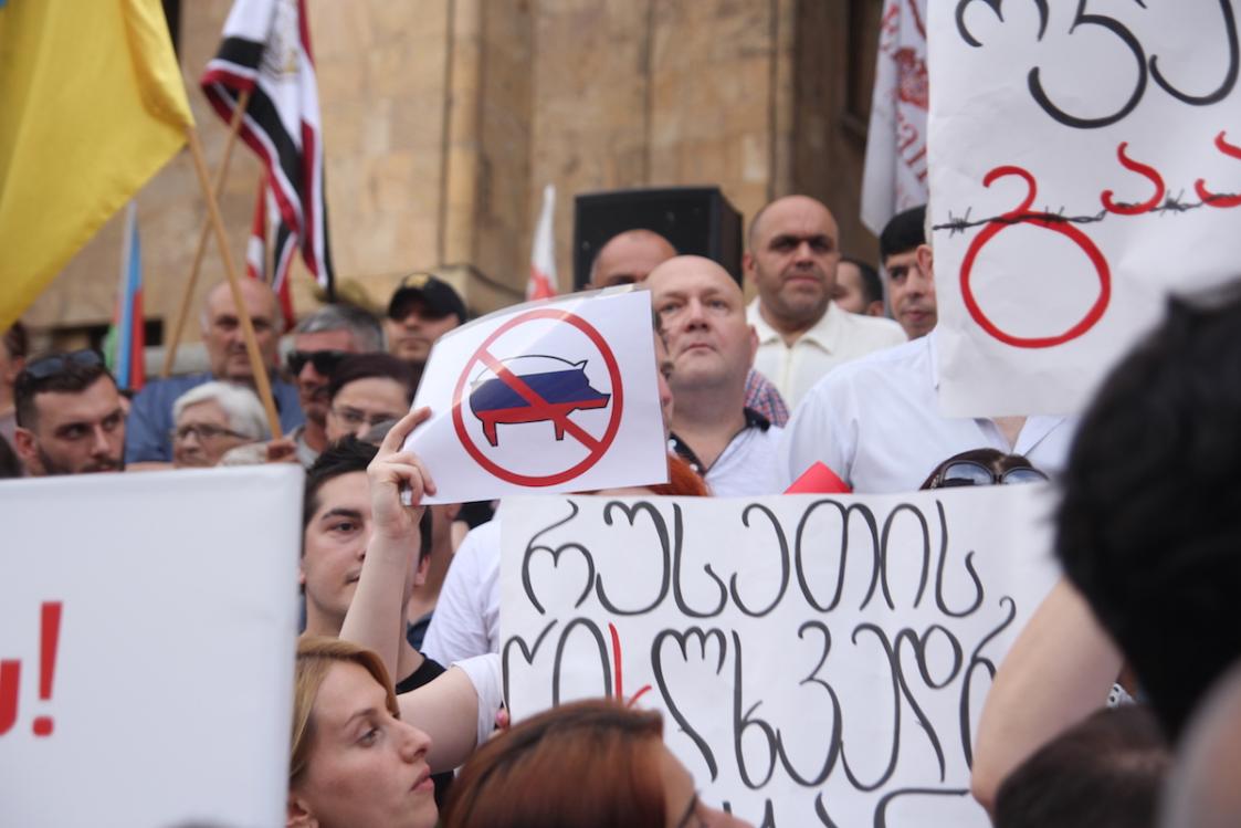 Акция протеста у здания парламента в Тбилиси - это часть плана по захвату власти