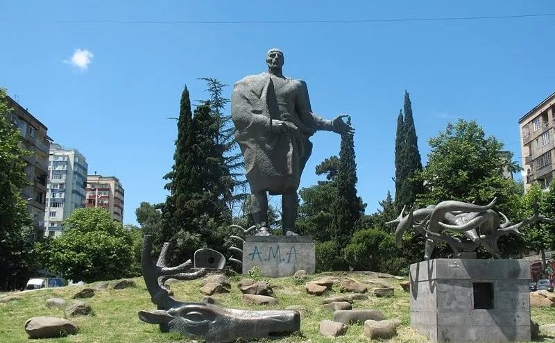 В Тбилиси на проспекте Важа-Пшавела ввели ограничения на передвижение автотранспорта