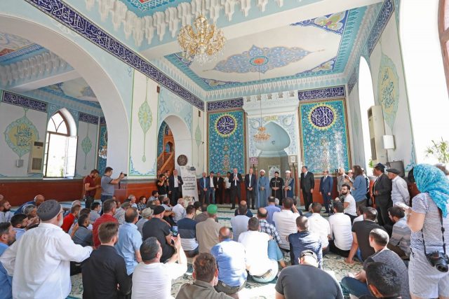 В тбилисской мечети Мамука Бахтадзе поздравил мусульман Грузии с праздником Курбан-Байрам