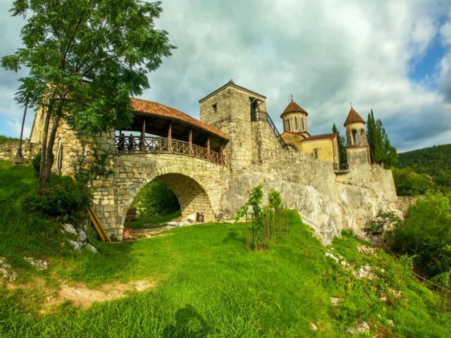 Древний монастырь Моцамета обустроят к концу года