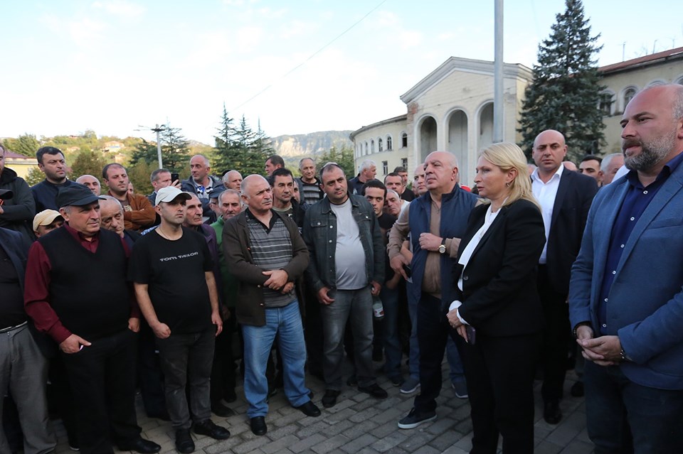 Акция протеста шахтеров в Ткибули завершилась