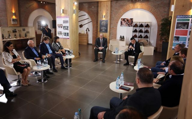 Георгий Гахария встретился с представителями винодельческой отрасли