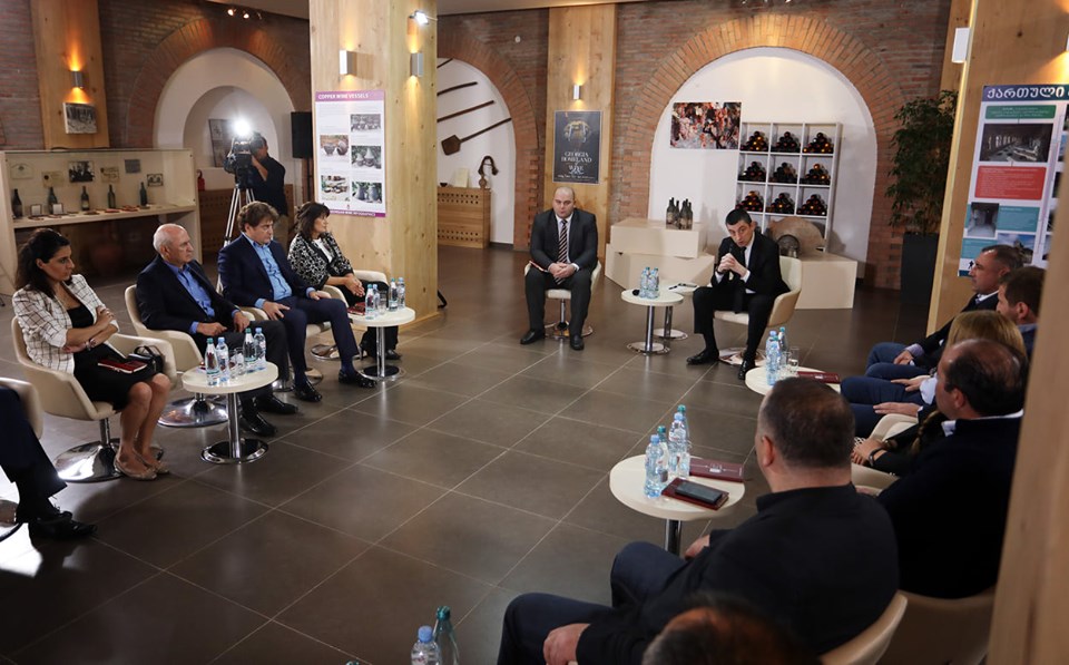 Георгий Гахария встретился с представителями винодельческой отрасли
