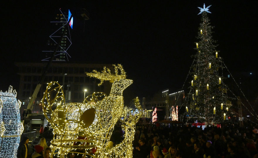 В Тбилиси главная елка страна не всем понравилась