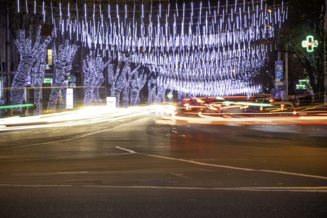 В Тбилиси началось подключение новогодней иллюминации