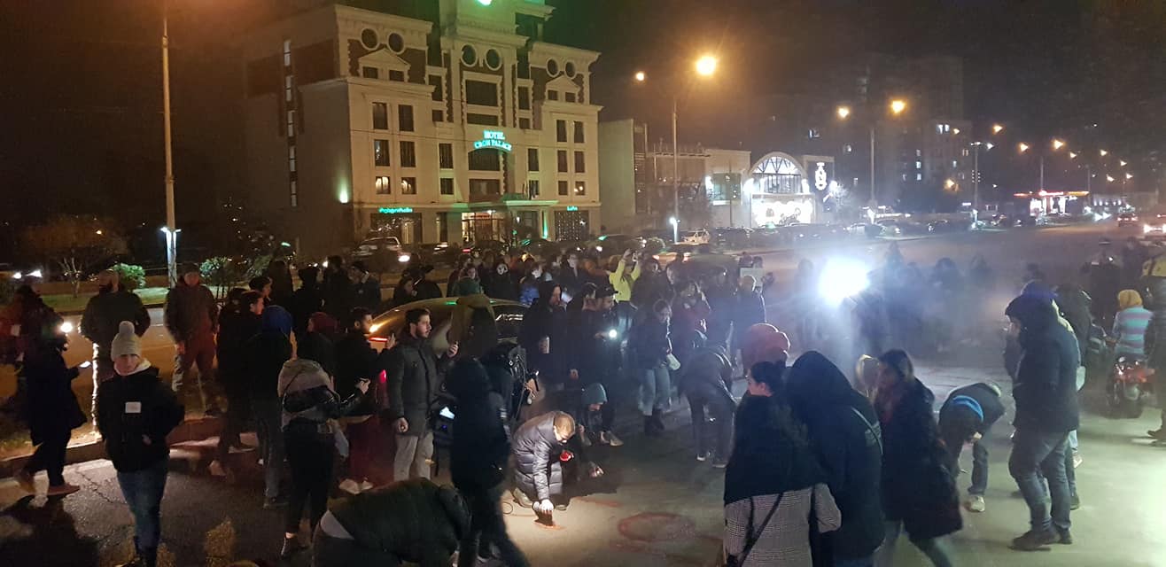 В Тбилиси прошла стихийная акция после известия о смерти подростка