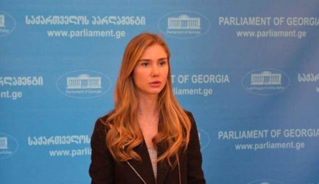 Депутат Тина Бокучава: да, в парламенте действительно воняет