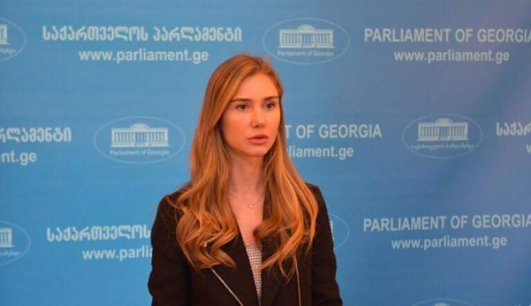 Депутат Тина Бокучава: да, в парламенте действительно воняет