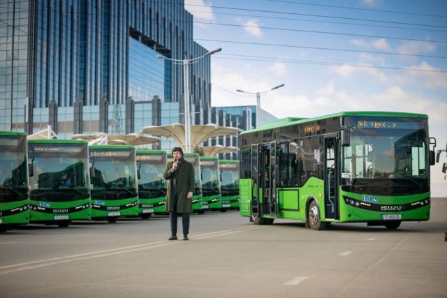 Мэр Тбилиси презентовал 40 единиц новых 8-метровых автобусов