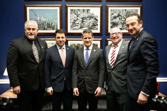 Спикер парламента Грузии: оппозиция пытается создать собственную «группу влияния» в Вашингтоне Спикер парламента Грузии Арчил Талаквадзе считает, что оппозиция пытается создать собственную «группу влияния» в Вашингтоне с целью дискредитации политического имиджа страны. Об этом Талаквадзе заявил в интервью грузинским телеканалам, по итогам рабочих встреч в Вашингтоне. Вместе с парламентской делегацией Талаквадзе прибыл в США 5 февраля. Вместе с главой МИД Грузии Давидом Залкалиани он присутствовал на завтраке по случаю национального дня Америки – Национального молитвенного дня. Также за эти дни спикер парламента Грузии успел провести более двух десятков встреч в Конгрессе и Сенате США. Состоялись у Талаквадзе переговоры и с политиками, которые в последнее время резко критиковали правительство Грузии. «После проведенных в Вашингтоне встреч я еще больше убедился в том, что партии с низкой поддержкой, которые не пользуются доверием и поддержкой общества в Грузии, в основном проводят свои избирательные кампании в Вашингтоне. Они пытаются спроектировать узкополитические интересы, найти людей, с помощью которых в определенной степени можно будет очернить имидж нашей политической атмосферы и избирательного процесса. Так они пытаются заработать какие-то политические баллы», заявил Талаквадзе. Спикер парламента Грузии добавил, что «каждая партия, которую интересует демократия» должна работать с гражданами Грузию и проводить свою предвыборную кампанию внутри страны. По словам Талаквадзе, членов Конгресса и Сената США он детально ознакомил с видениями правительства Грузии. «Было важно, чтобы мы встретились с нашими коллегами в Конгрессе, побеседовали с ними и предоставили информацию о наших планах. Я уверен, что в будущем это очень поможет нашим отношениям. Конечно же, не существует вопросов о том, каков выбор Грузии, какой наш курс и какую политику мы проводим. У Грузии есть сильная поддержка и доверие США. Здесь существует большой оптимизм, что мы продолжим укрепление демократии, усиление экономики и останемся одним из главных союзников США в сфере безопасности», — заявил спикер парламента Грузии. Одной из главных тем встреч Талаквадзе в Вашингтоне стала избирательная реформа. Как известно, «Грузинская мечта» не выполнила обещания о переходе на полностью пропорциональную систему парламентских выборов уже в 2020 году. Альтернативный вариант реформы, предложенный оппозицией, правящая команда отклонила. В комментарии журналистам Талаквадзе отметил, что до сих пор члены правящей партии ждут ответа оппозиции, чтобы провести очередной, пятый раунд переговоров и обсудить это предложение. « В конце февраля окно переговоров закрывается. Если до конца февраля договоренность не будет достигнута, парламент не успевает внести изменения в конституцию. До конца февраля важно, чтобы мы увидели прагматичный ответ оппозиции. Я уверен, что соглашение будет достигнуто, и мы получим конкурентную избирательную среду», — сказал спикер парламента Грузии.