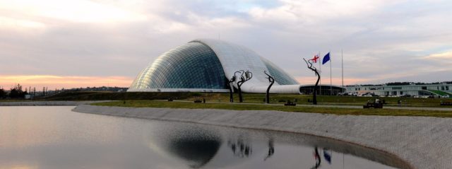 Правительство продает бывшее здание парламента Грузии в Кутаиси