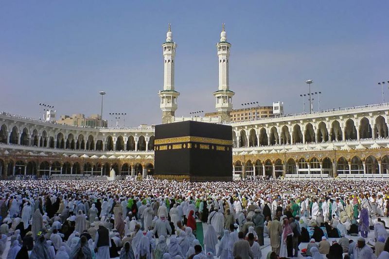 В Саудовской Аравии закрыли на неопределенное время две главные исламские святыни