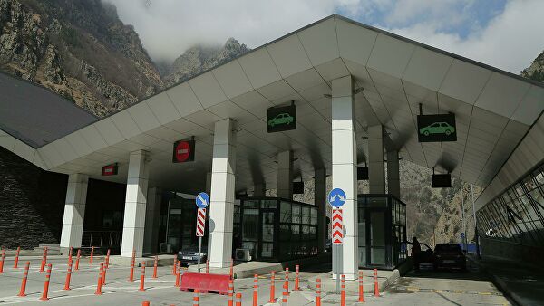 Грузия временно закрывает границу с Россией