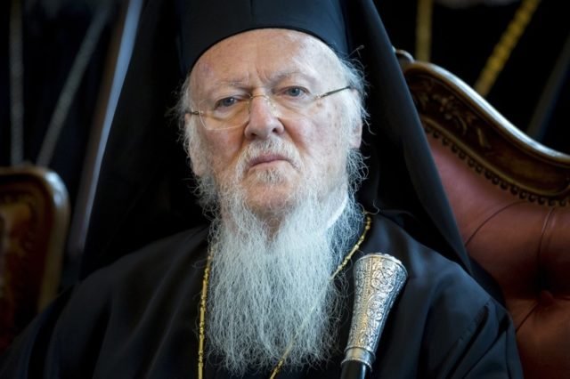 Вселенский патриарх Варфоломей Вселенский призвал прекратить все церковные службы