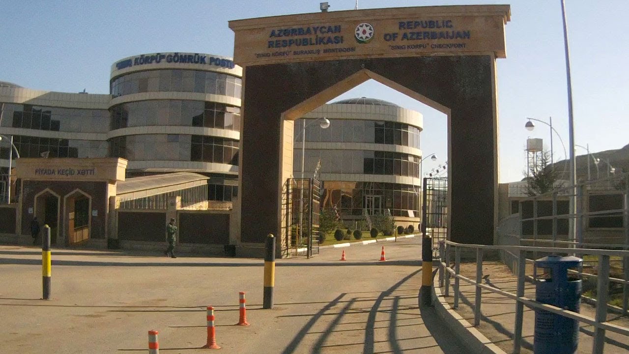 Грузия временно закрывает границы с Азербайджаном и Арменией