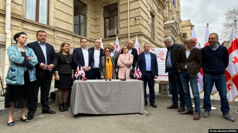 В Грузии оппозиционные партии оформили меморандум о проведении судебной реформы