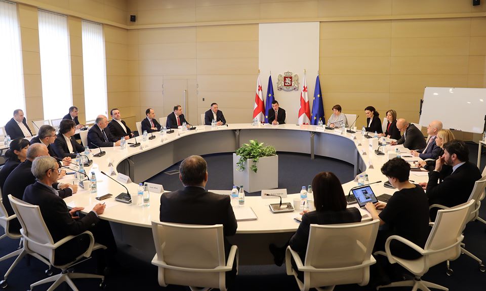 Власти Грузии получило право вводить в стране ограничения до конца года