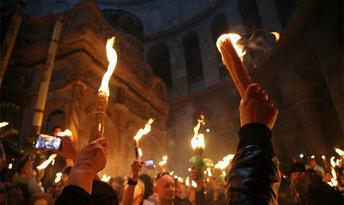 В пасхальную ночь из Иерусалима в Тбилиси будет доставлен Благодатный огонь