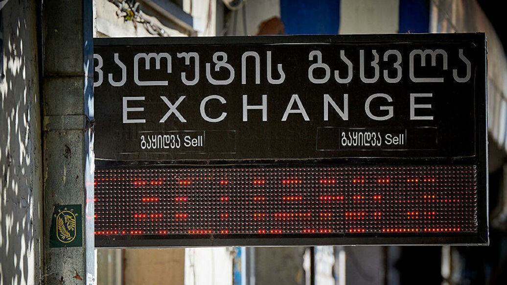 В Грузии пункты обмена валюты откроются вскоре после отмены ЧП