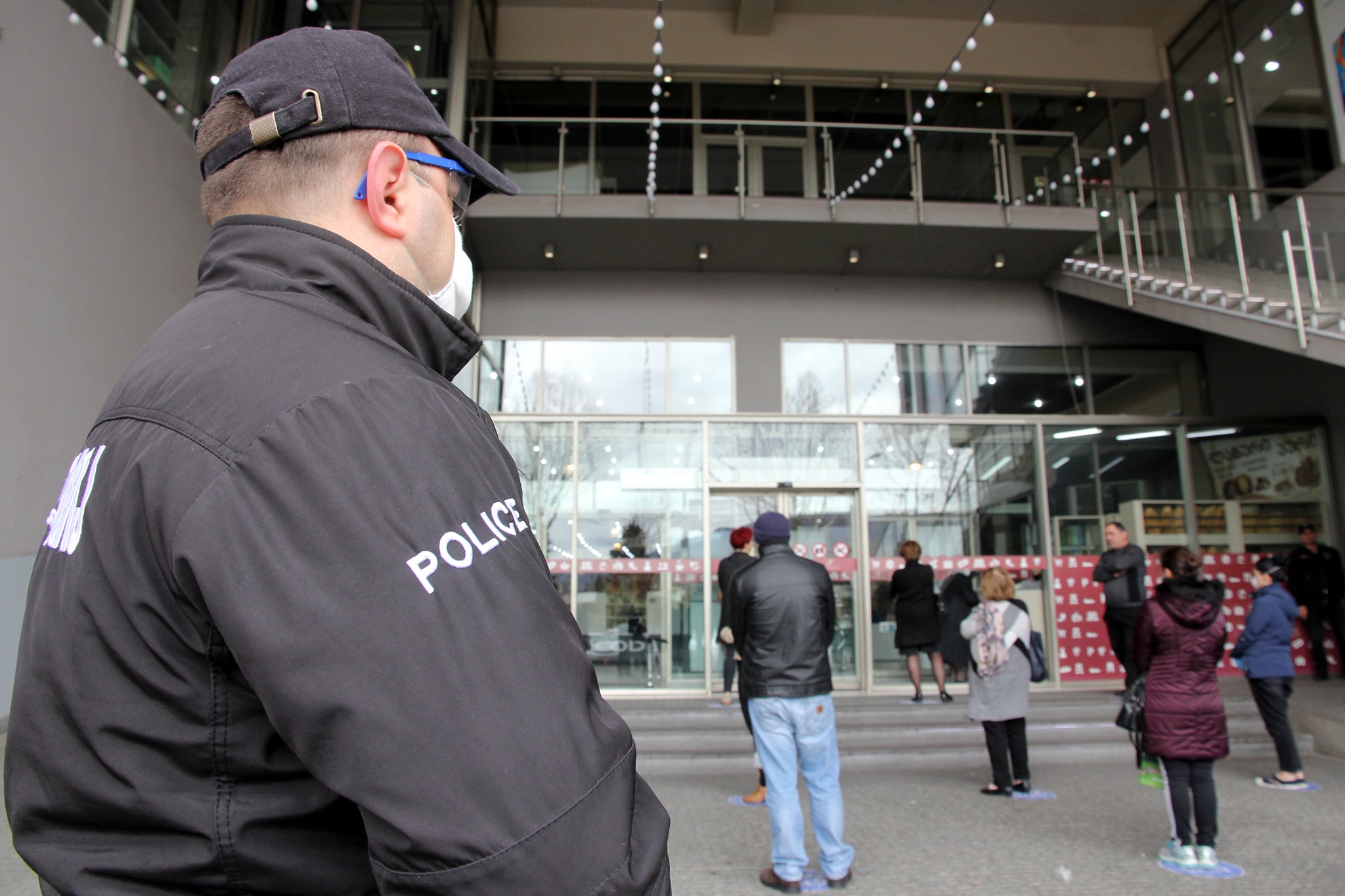 В Грузии остается в силе запрет собираться не больше 10 человек