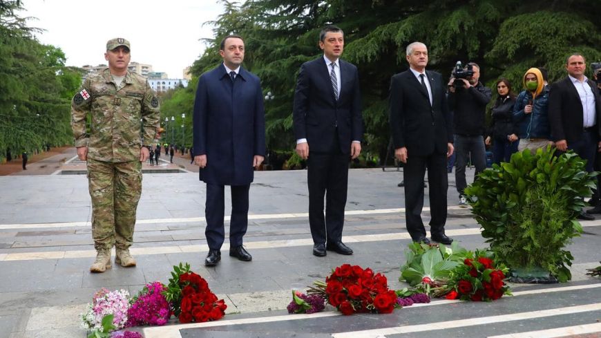 Премьер-министр и президент Грузии возложили цветы к мемориалу Неизвестного Солдата