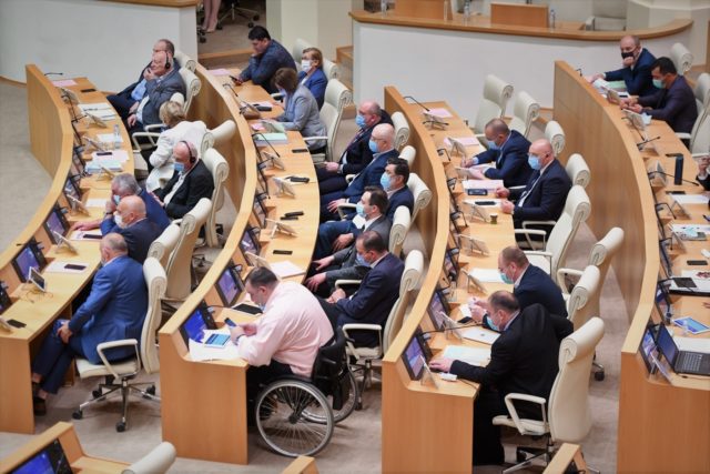Парламент Грузии проголосовал за квоту для женщин в избирательных списках