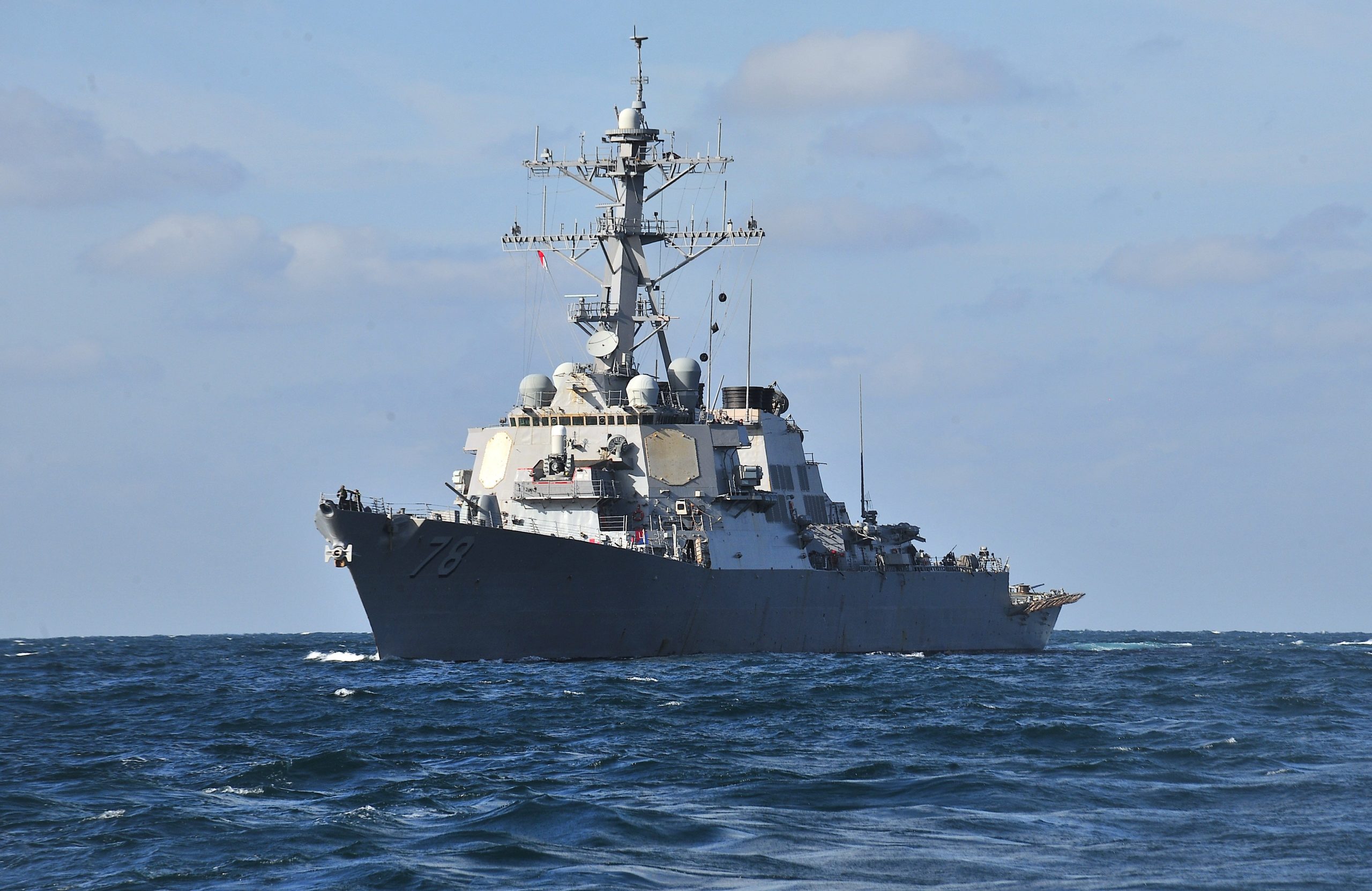 В порт Батуми вошел ракетный эсминец США Porter