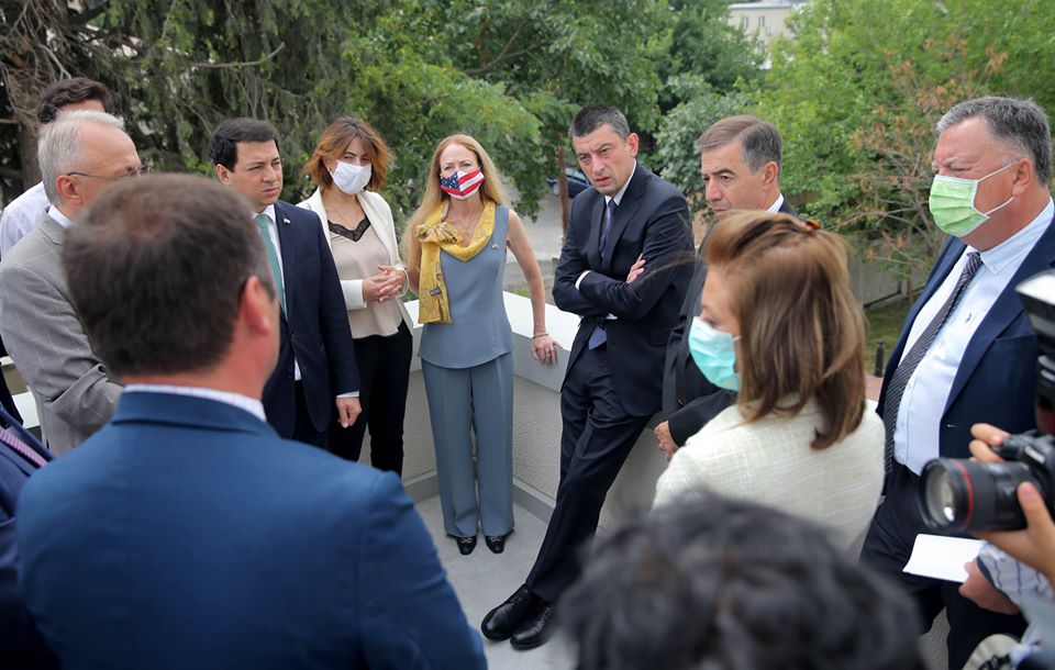 В Тбилиси открылась новая университетская клиника имени Кена Волкера