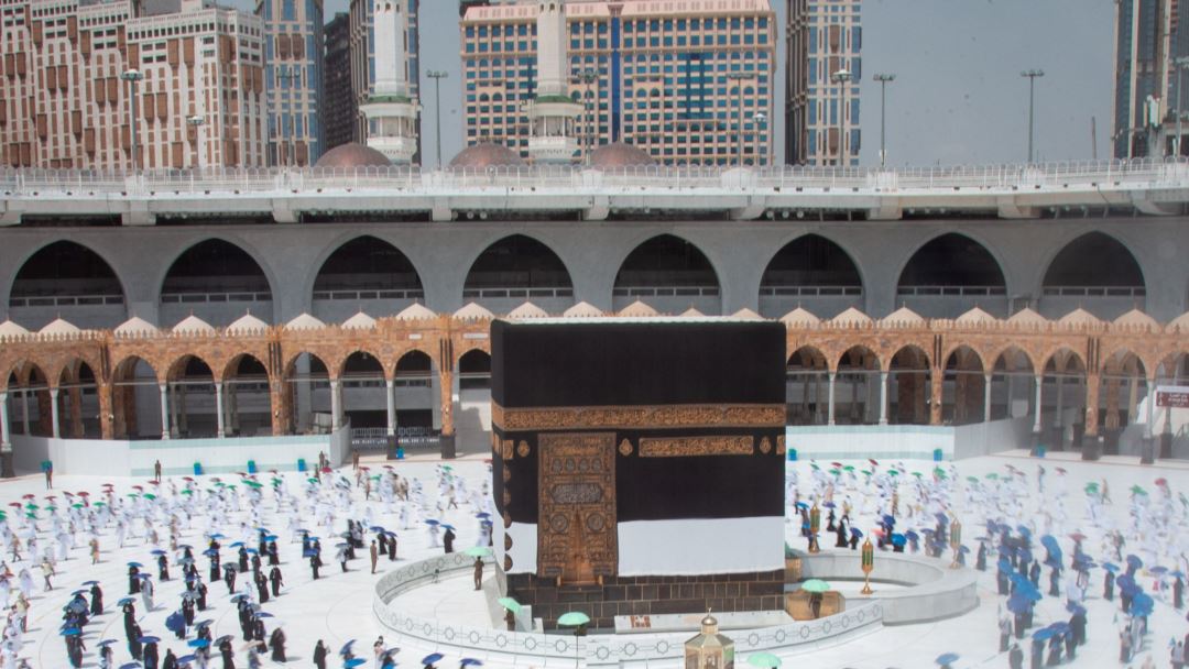 Ежегодный хадж Мекке впервые проходит без иностранных паломников