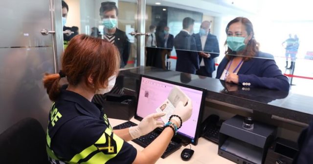 В Грузии пограничники вооружились новым оборудованием для проверки документов