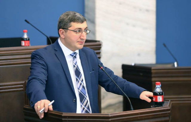 Власти Грузии повысили пенсии за счет роста внешнего долга