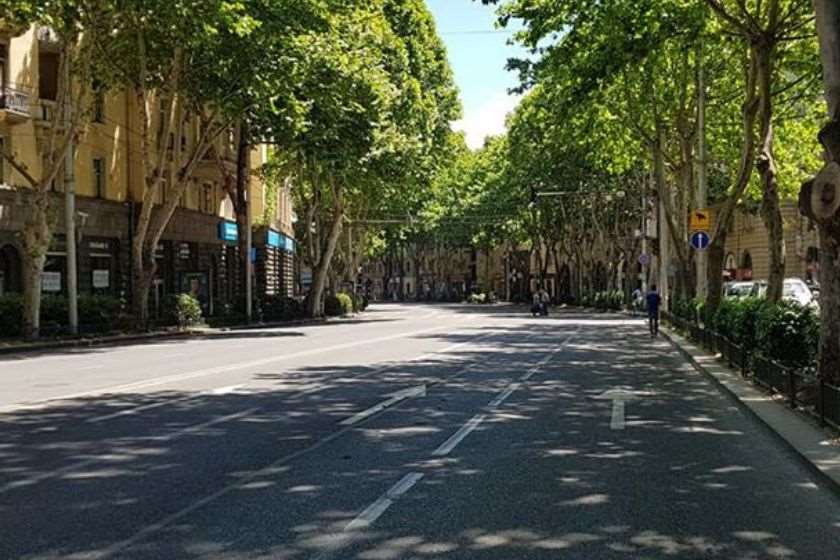 Проспект Чавчавадзе полностью приспособлен для работы общественного транспорта и комфорта пешеходов