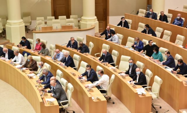 Депутаты парламента Грузии 1 сентября соберутся на свою последнюю сессию