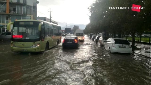 В Батуми затоплены несколько улиц