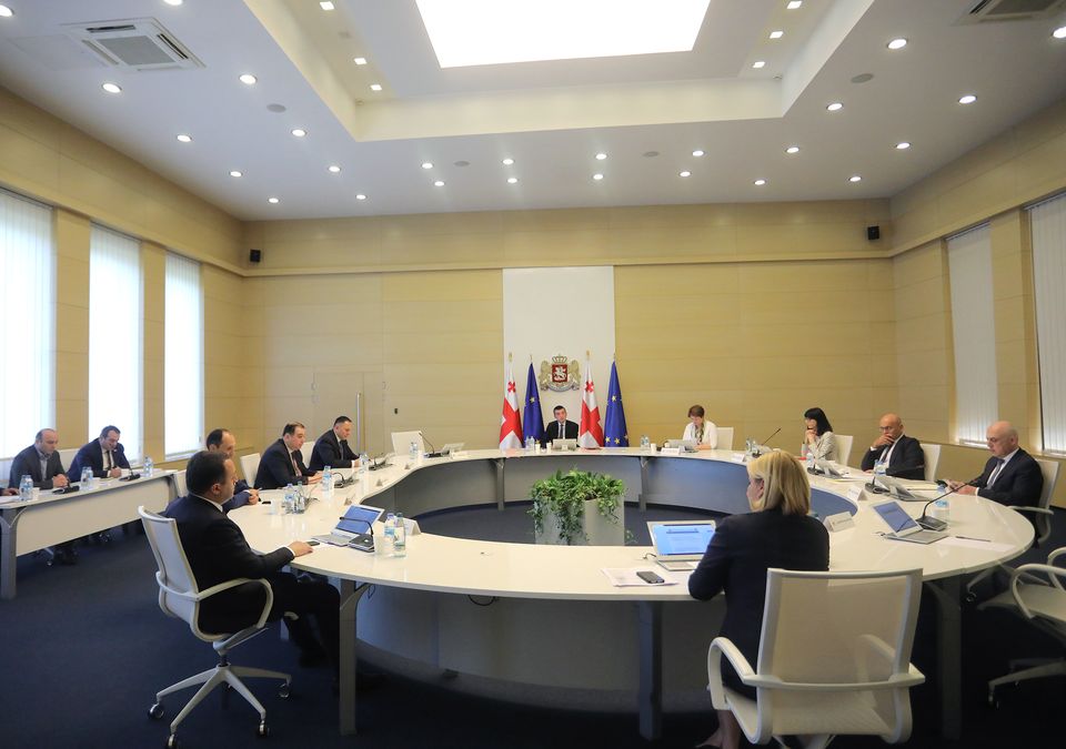 В Грузии журналистов временно не допустят на заседания правительства