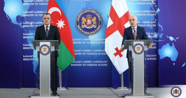 В Тбилиси с официальным визитом прибыл министр иностранных дел Азербайджана
