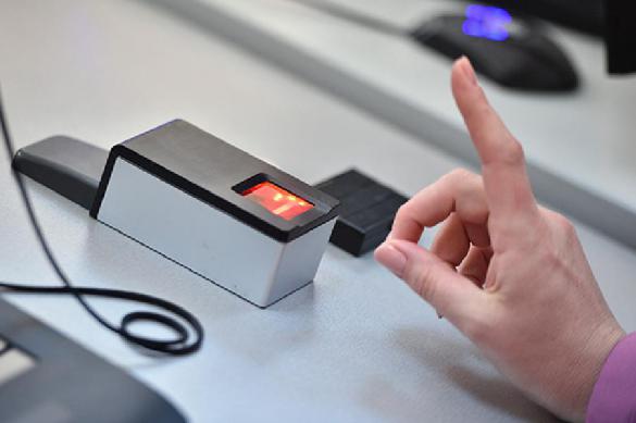 У иностранцев будут брать отпечатки пальцев до приезда в Россию