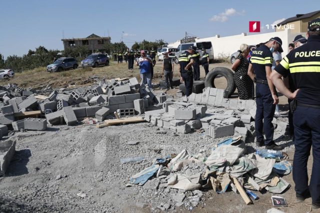 Мэрия Тбилиси начала демонтаж незаконно построенных жилых домов