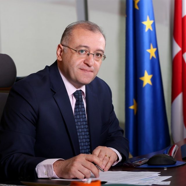 Президент Нацбанка Грузии объяснил постоянное снижение курса лари