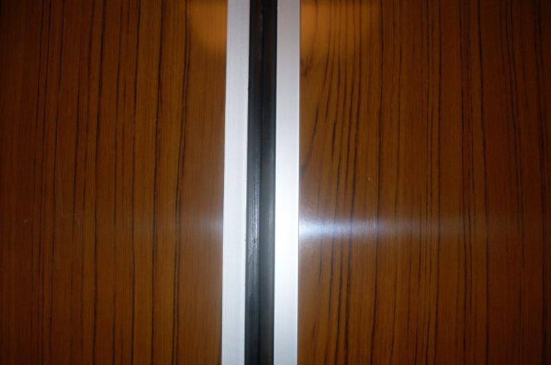 В Тбилиси в одном из многоэтажных домов сорвался лифт