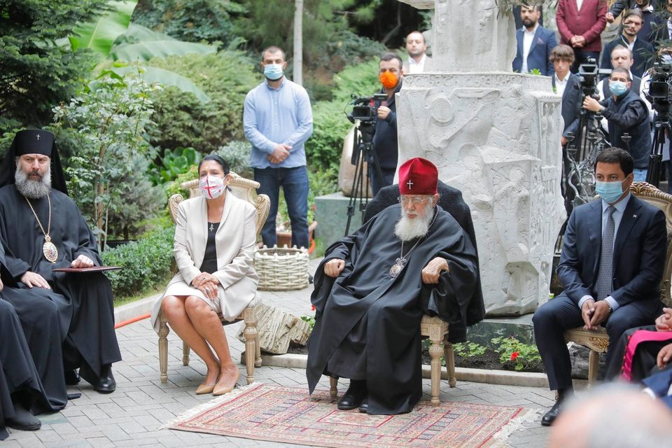 Тбилисская духовная академия присвоила Илие Второму звание почетного доктора