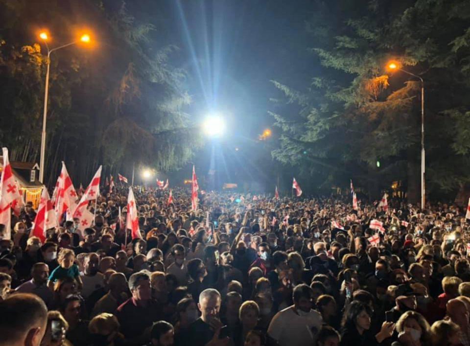 «Единое национальное движение» собрало тысячи сторонников на предвыборной встрече в Батуми