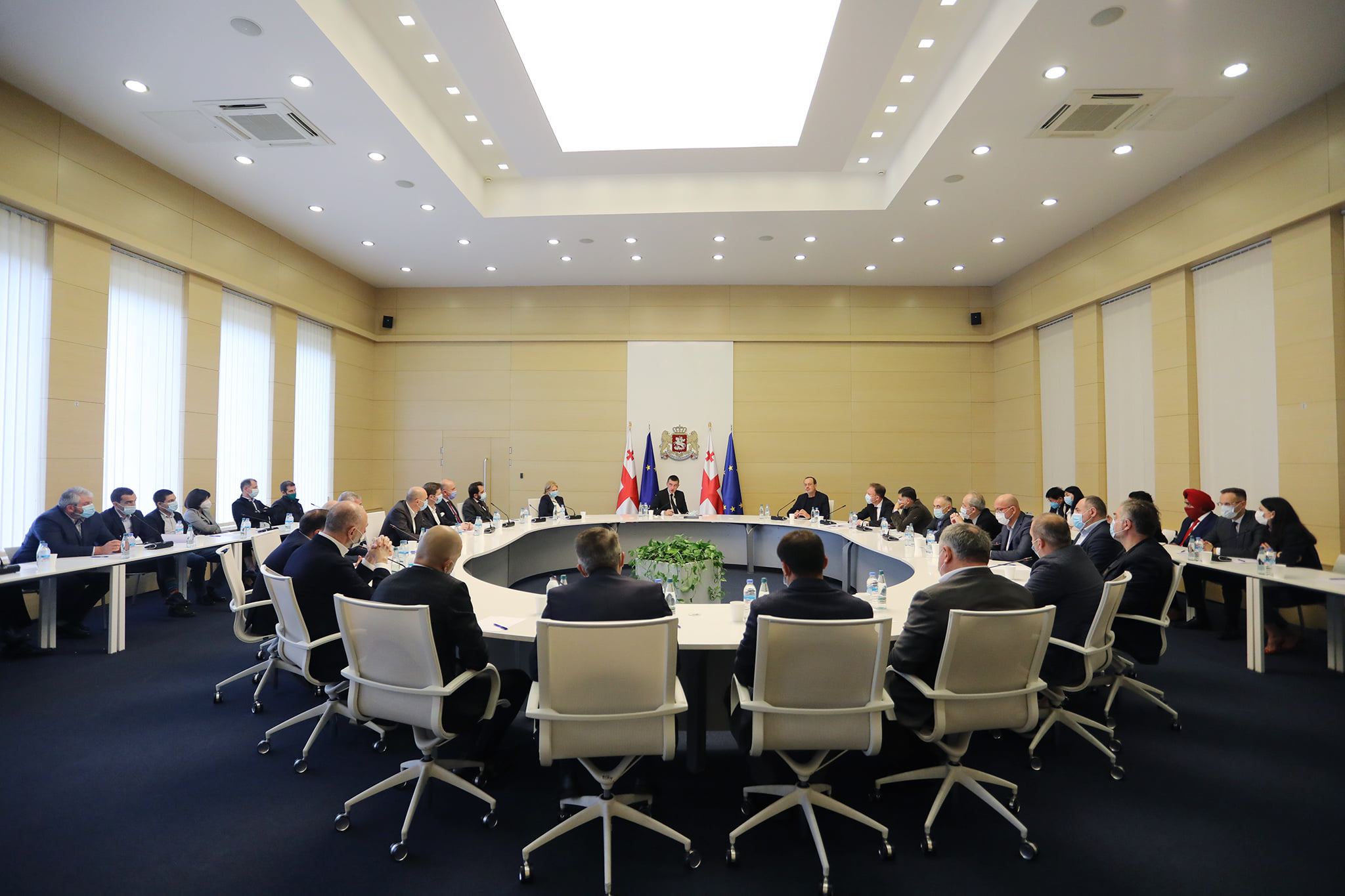 Премьер-министр Грузии встретилсяс крупными бизнесменами страны